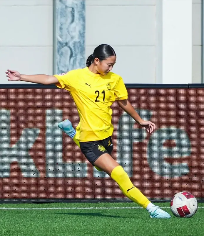 Lim You shooting with her left foot